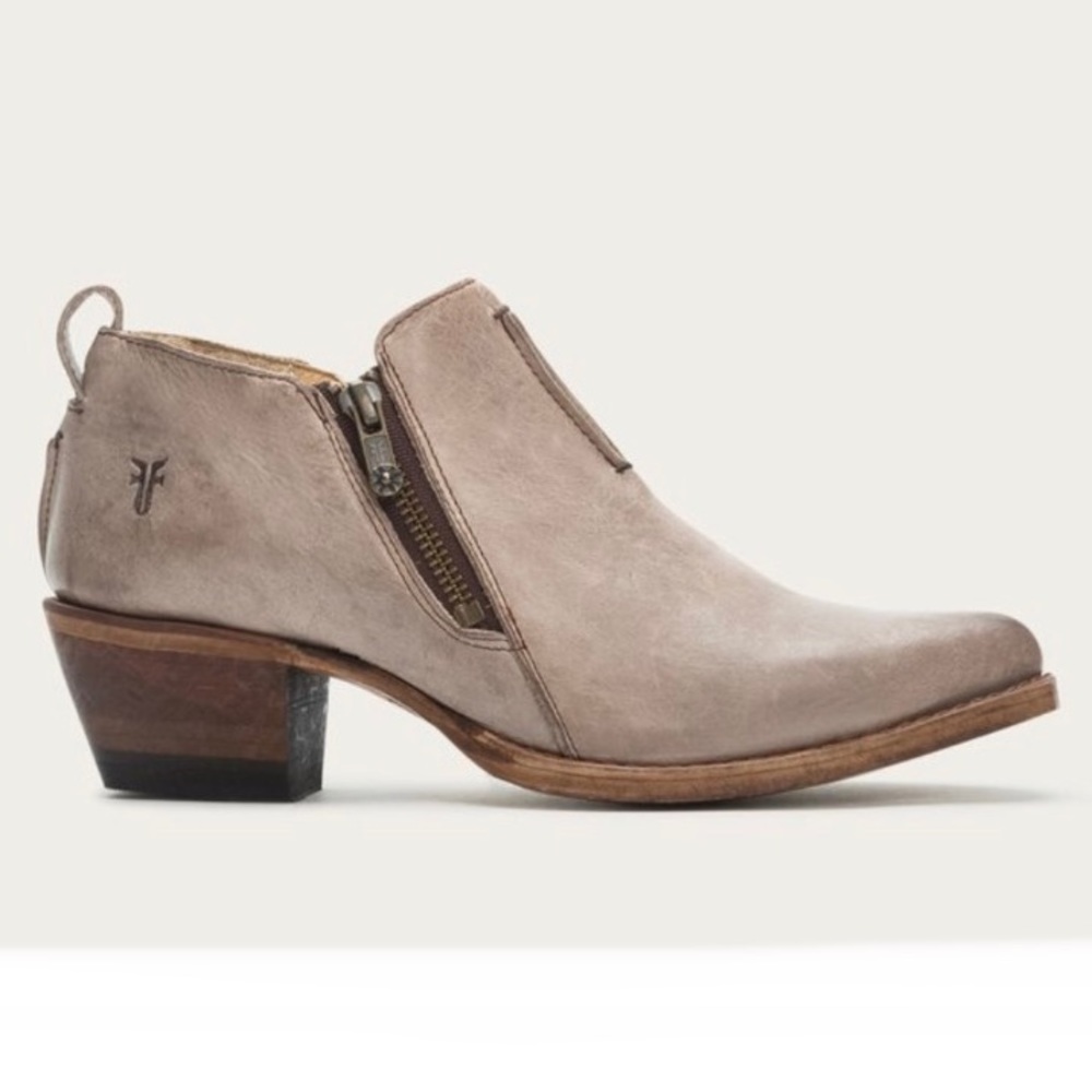 FRYE Sacha Moto Shootie Ankle Bootie Boot 8